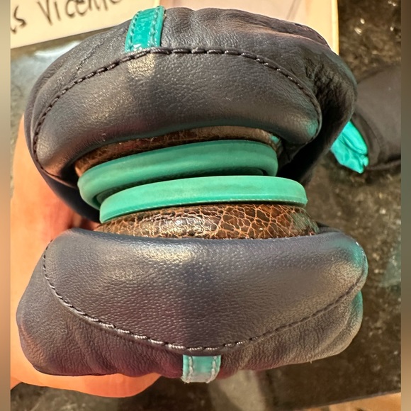 Tieks California Navy Size 9. EUC - Picture 3 of 10